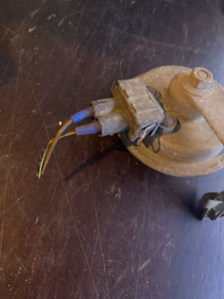 VW Golf 3 Vento Signalhorn mit Halterung