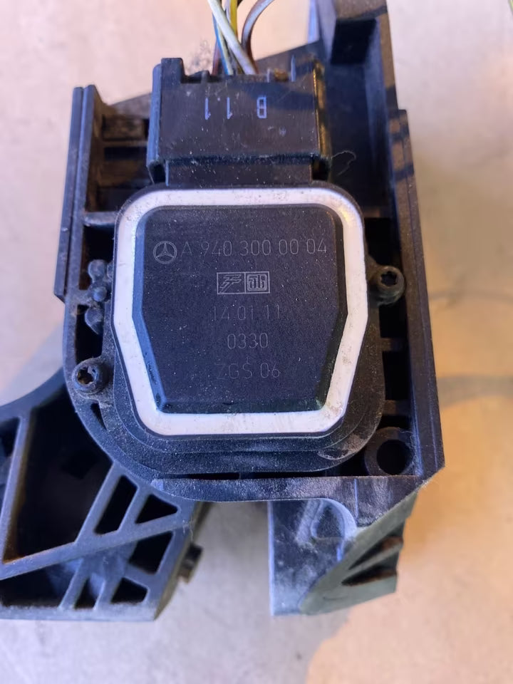 Mercedes Benz Axor Atego Gaspedal A9403000004 Fahrpedal