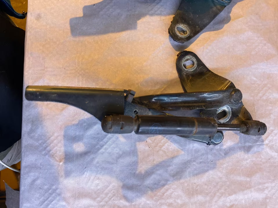 VW Golf 3/4 Cabrio Heckklappe Scharniere 1E0827301 1E0827302