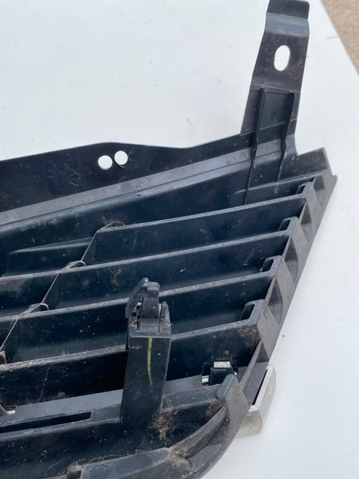 Nissan Primera P12 Kühlergrill 62320AU300 links und rechts