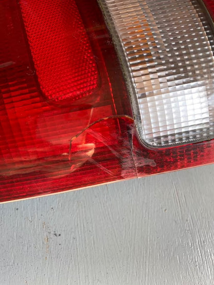 Honda Logo Rücklicht Links gebrochen 1998-2001