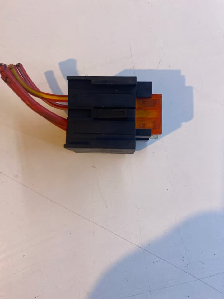 Mercedes C-KL. W202 Sicherung 0025451101