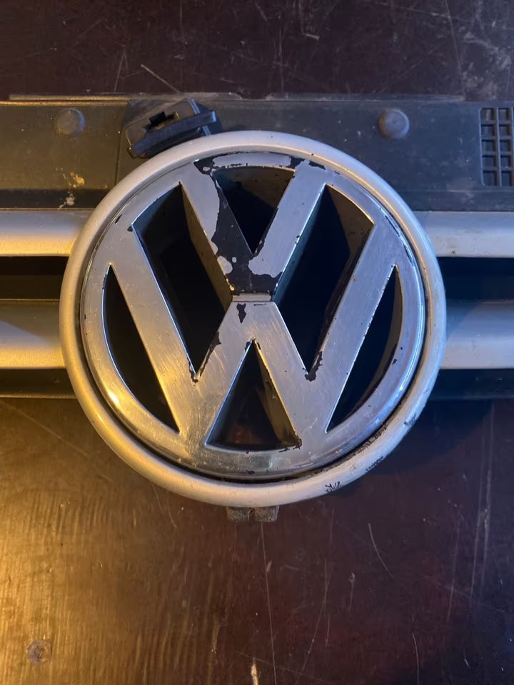VW Golf 4 Kühlergrill Frontgrill 1J0853655D / 1J0853651F