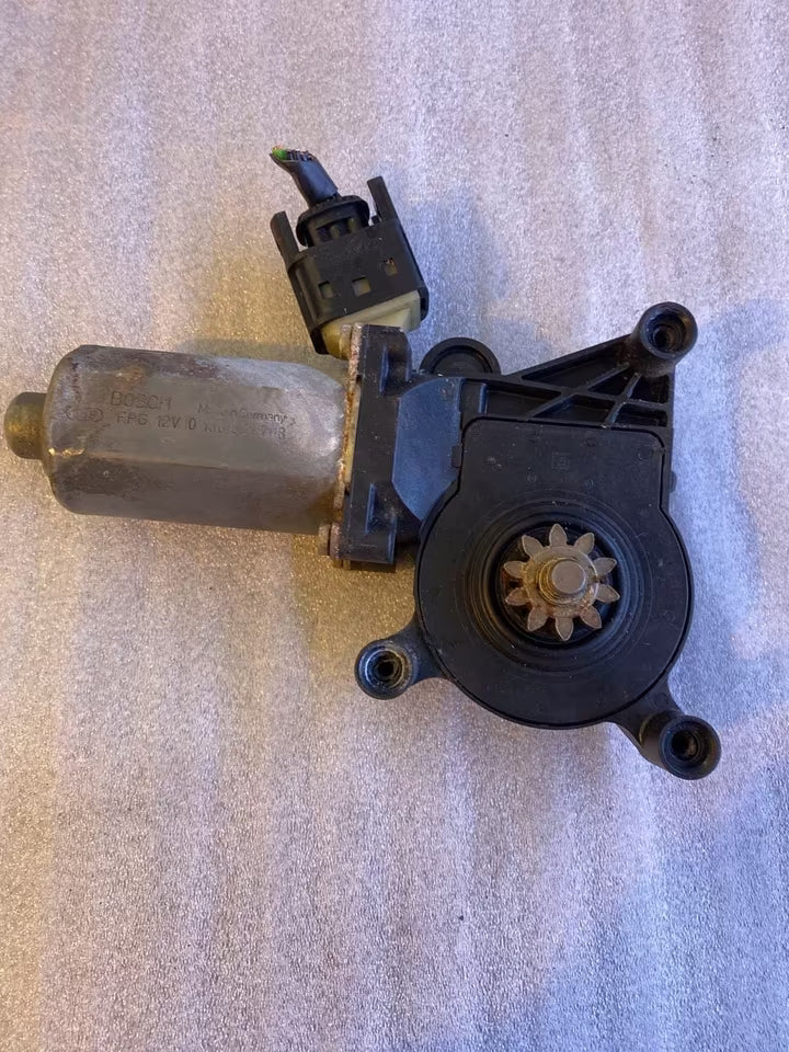 Mercedes W210 Fensterheber Motor links vorne 0130821708