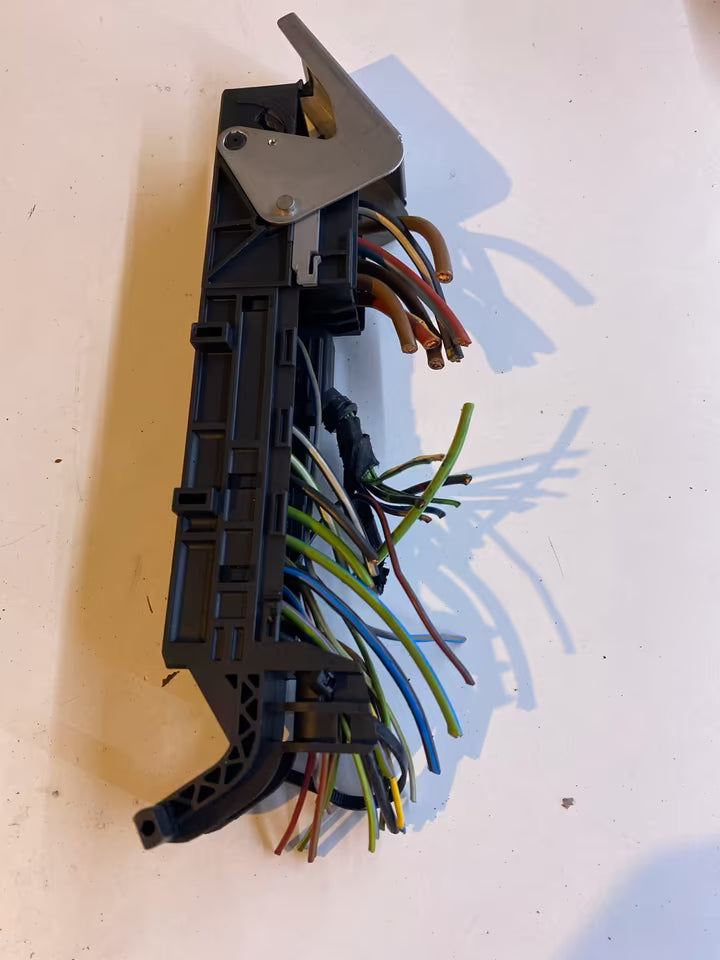 Mercedes W210 Zentralsteuergerät Steckerleiste 2105458828
