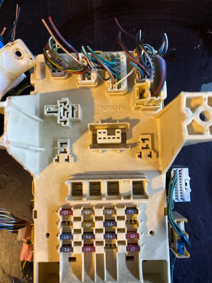 Sicherungskasten Zentralelektrikbox Toyota Yaris P1 82730-0D020-A