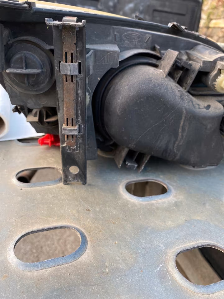 Ford Mondeo 3 Kombi Scheinwerfer links 1S7113006AL