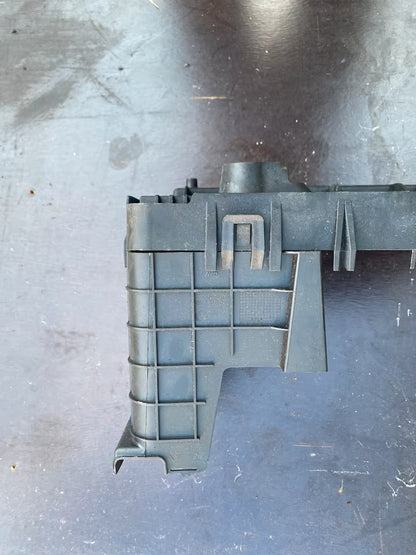 VW Golf 5 Batteriehalterung 1K0915333