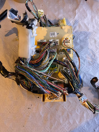 Toyota Yaris P11 Sicherungskasten inkl Stecker