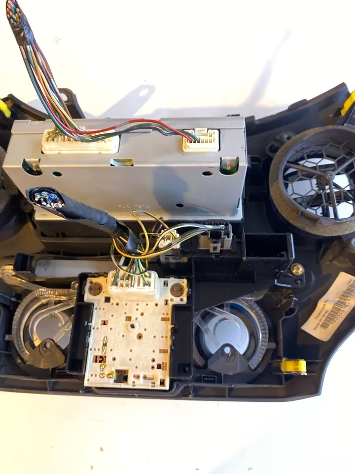 TOYOTA YARIS Radio Display Bedienteil Heizungsbedienteil