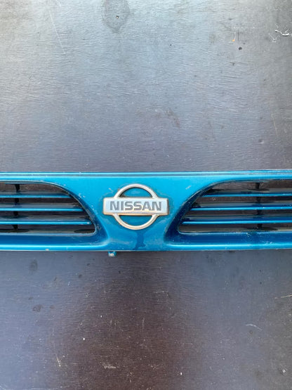Nissan Sunny N14 (3-Türer, 1.4 LX) Frontgrill