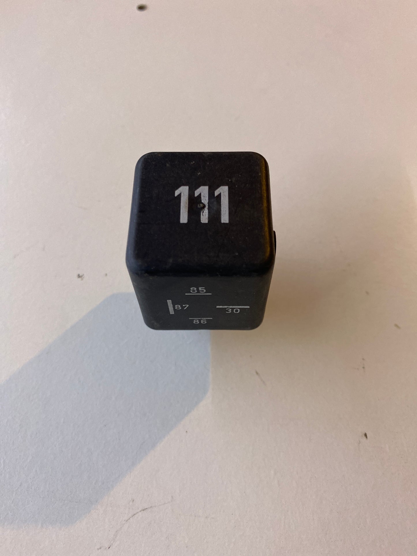 Relai 111 - 357906381B