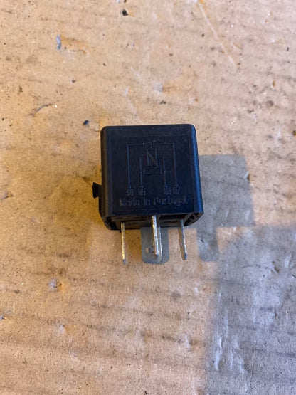 Mercedes Relai A0025421319