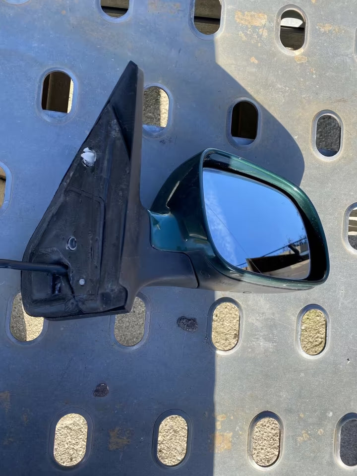 Rechter Seitenspiegel Grün