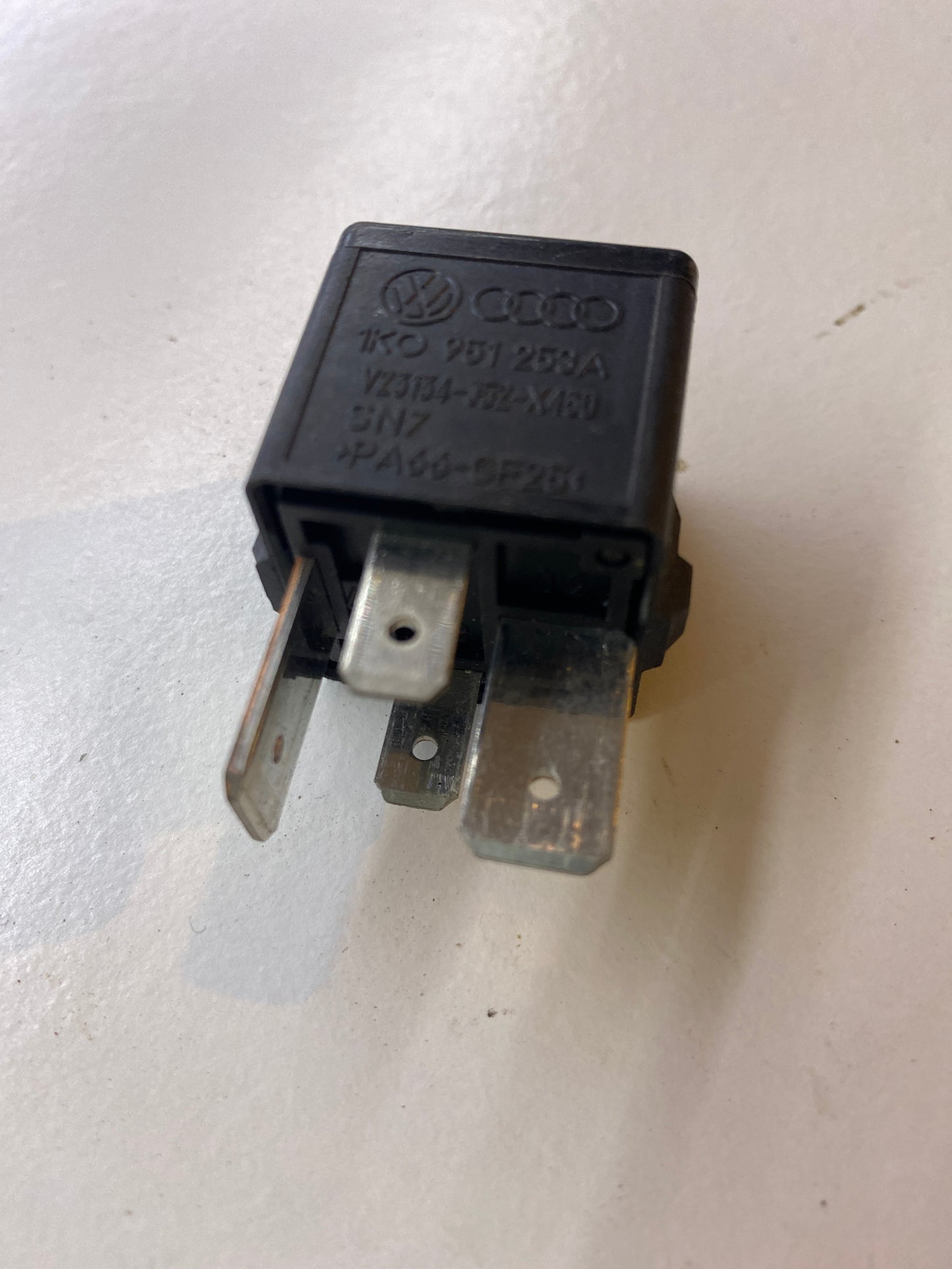 Relai Nr. 460 / 1K0951253A