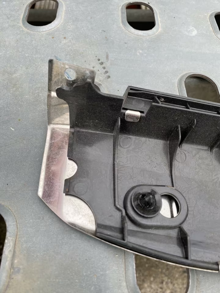 Mercedes W203 Ladekante A2036901887