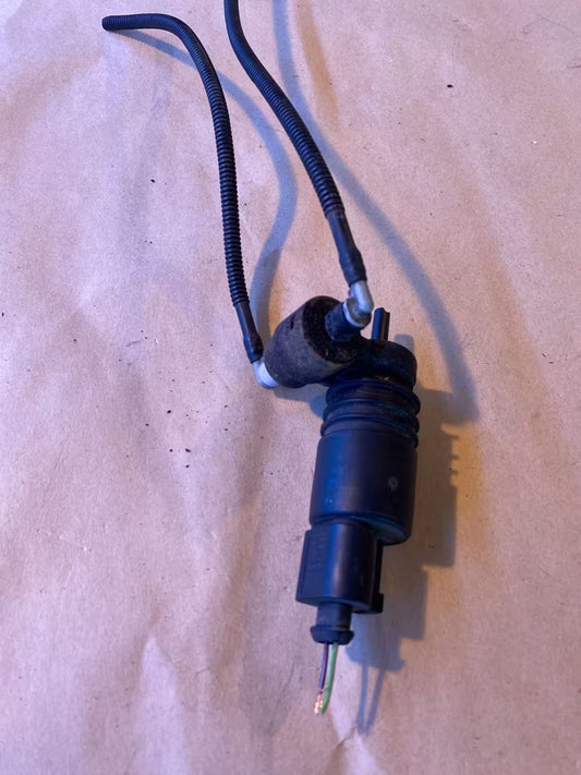 VW Passat 3B Wischwasserpumpe