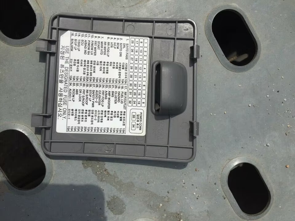 Hyundai H1 Travel Bj 2008-Relaikasten Blende