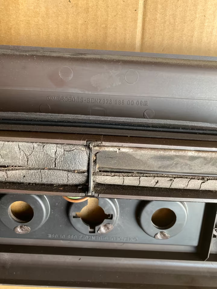 Mercedes 507 D Mittelkonsole 6736880008