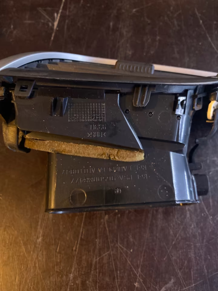 Peugeot, 207 Luftdüse defekt