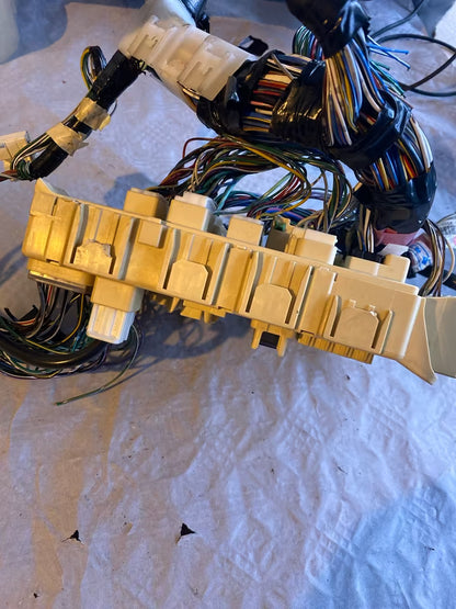 Toyota Yaris P11 Sicherungskasten inkl Stecker