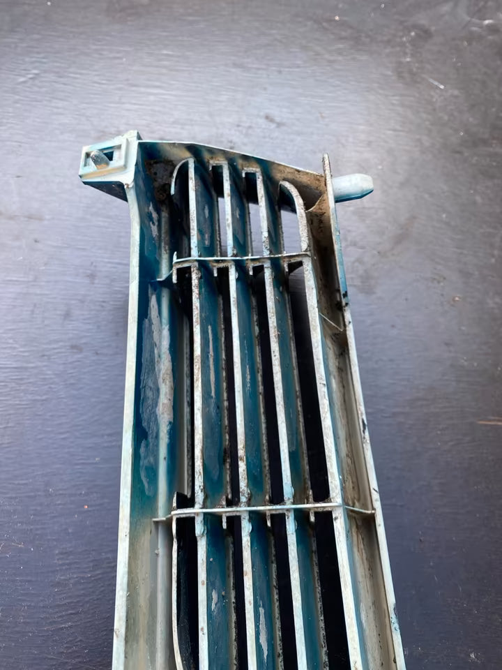 Nissan Sunny N14 (3-Türer, 1.4 LX) Frontgrill