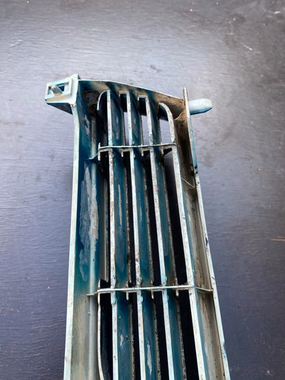 Nissan Sunny N14 (3-Türer, 1.4 LX) Frontgrill