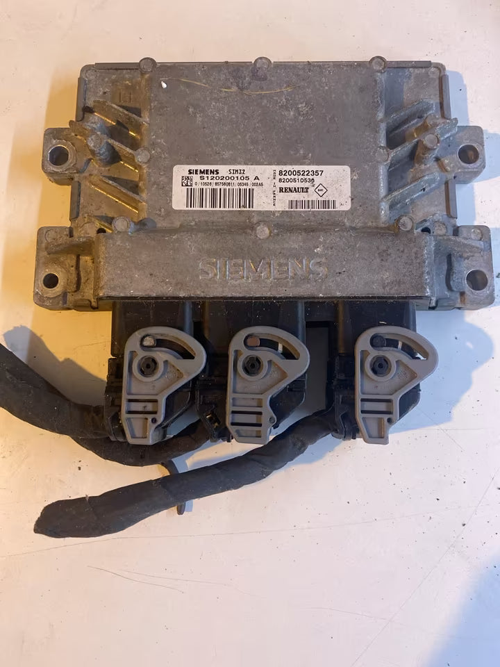 Renault Clio III 1.2 Motorsteuergerät 8200522357 S120200105A