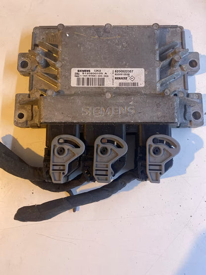 Renault Clio III 1.2 Motorsteuergerät 8200522357 S120200105A
