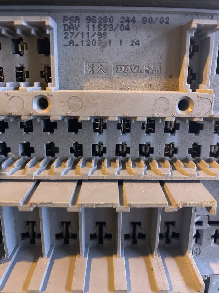 Peugeot 607 Sicherungskasten 9628024480/02