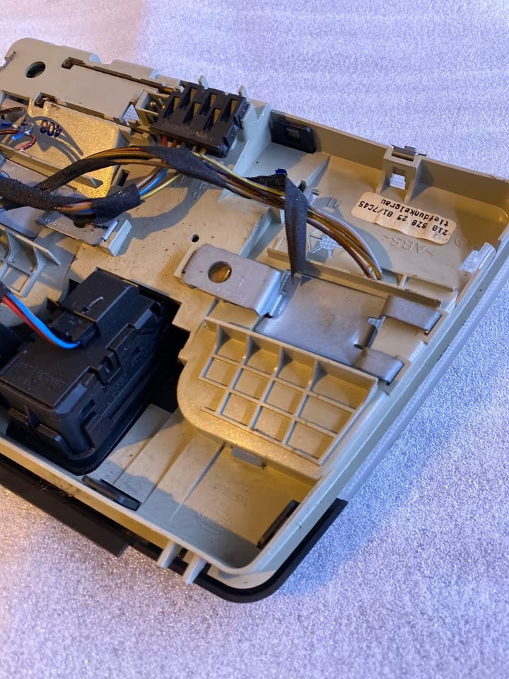 Mercedes W210 Innenraumleuchte mit schiebedachschalter 2108282901