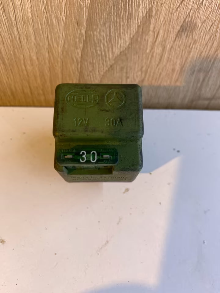 Mercedes Relai Hella 4RA007077-01 0015429619