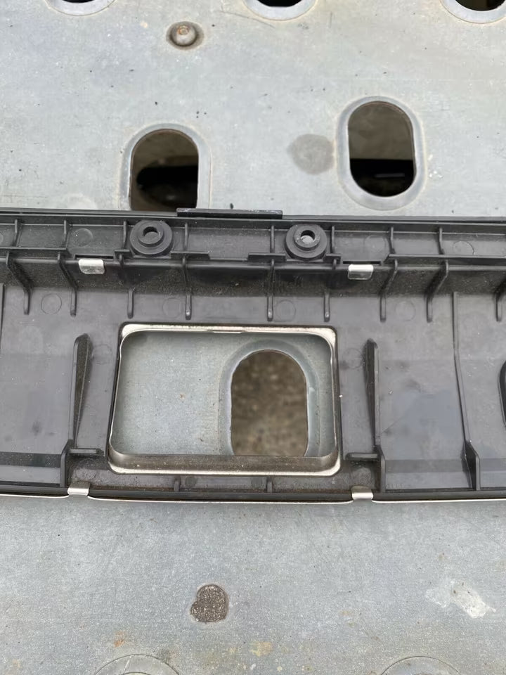 Mercedes W203 Ladekante A2036901887