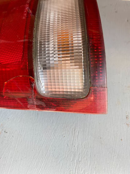 Honda Logo Rücklicht Links gebrochen 1998-2001