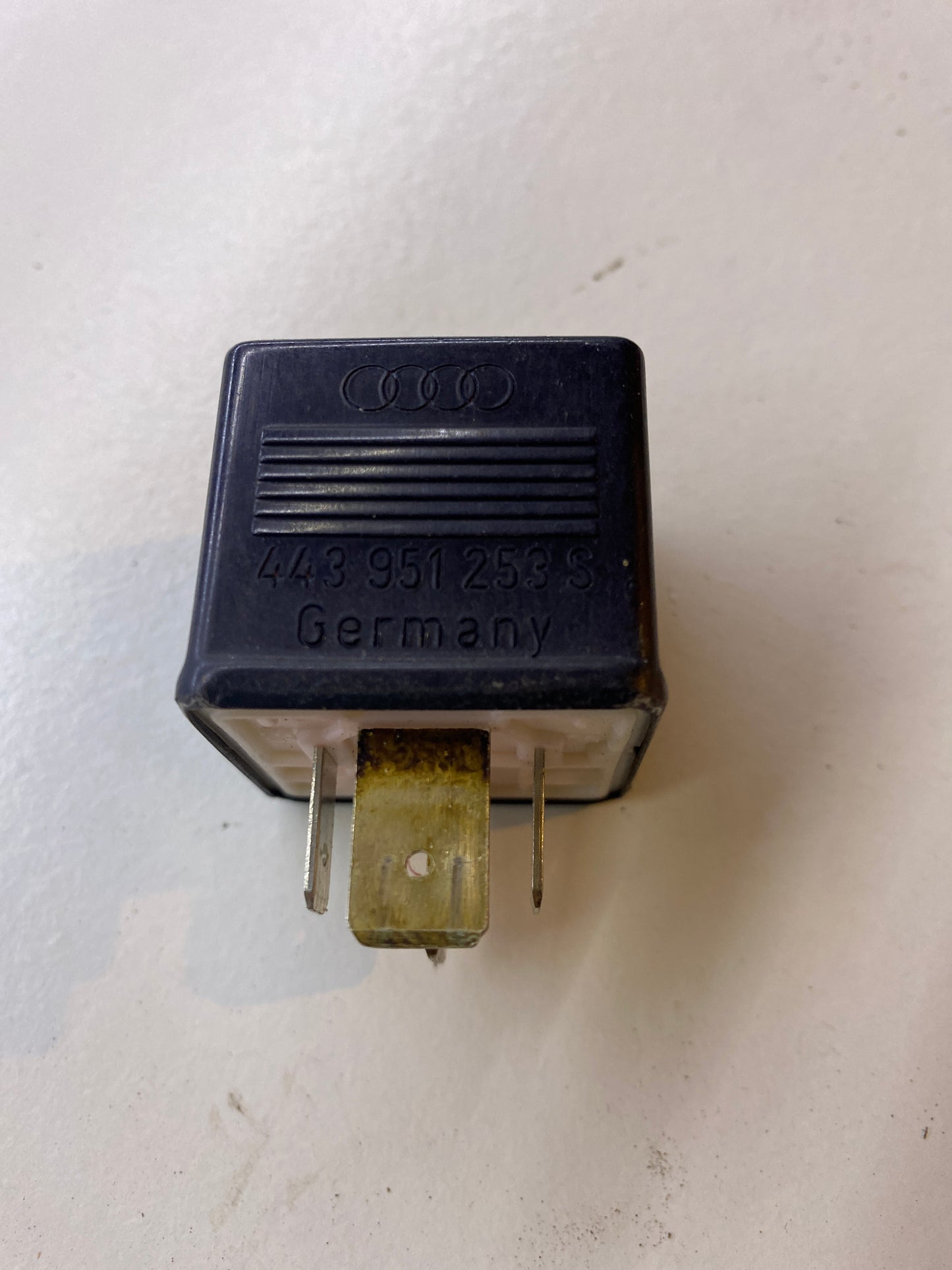 Relai Nr. 217 / 443951253S