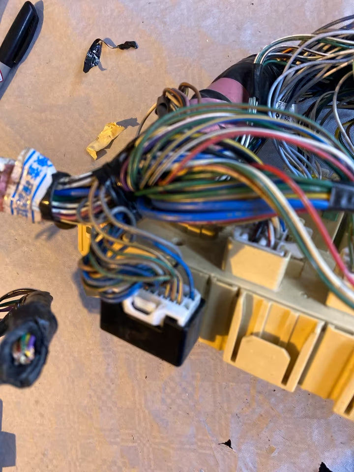 Toyota Yaris P11 Sicherungskasten inkl Stecker