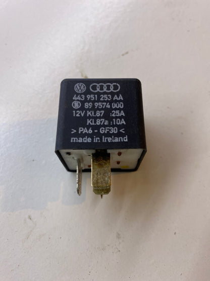 Relai Nr. 219 / 443951253AA