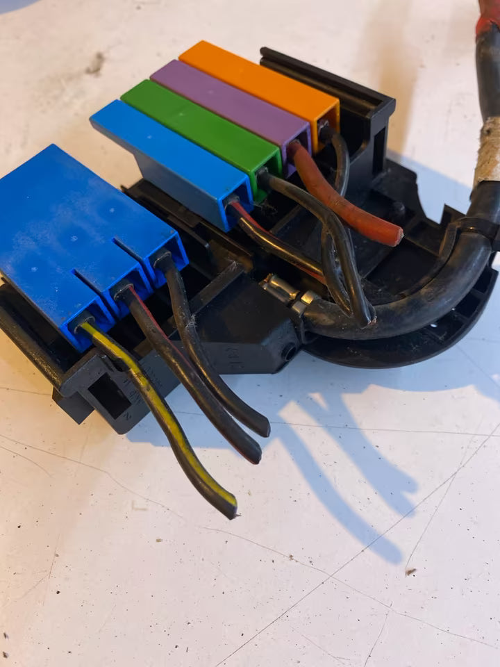 Opel astra G Sicherungskasten / Box f. Batterie 9685661