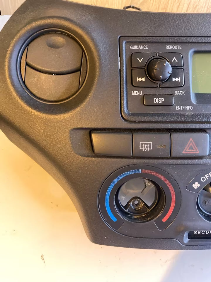 TOYOTA YARIS Radio Display Bedienteil Heizungsbedienteil