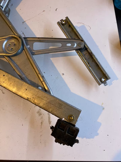 Toyota Yaris P1 Fensterheber Rechts Vorne 0130822017 P2169732