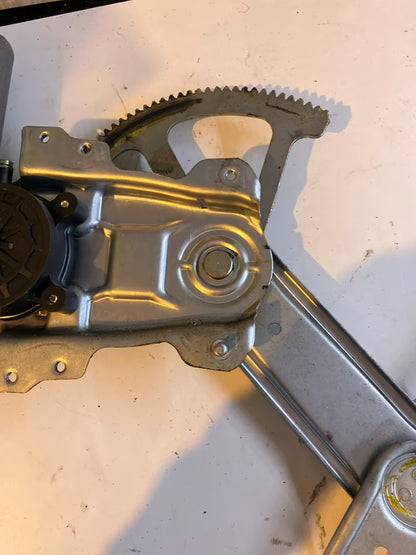 Toyota Yaris P1 Fensterheber Rechts Vorne 0130822017 P2169732