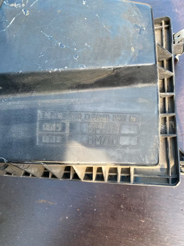 Nissan Primera Luftfilterdeckel mit Luftmassenfilter 226805U400