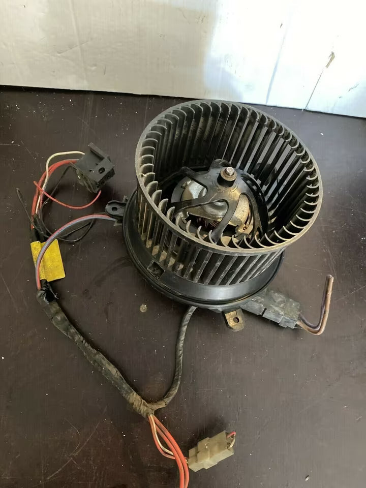 Mercedes W901-W902 Gebläsemotor 8EW351304021