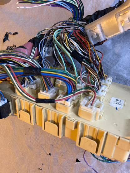 Toyota Yaris P11 Sicherungskasten inkl Stecker