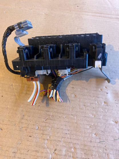 Nissan Micra 11 Relaikasten 243110E000 72404047