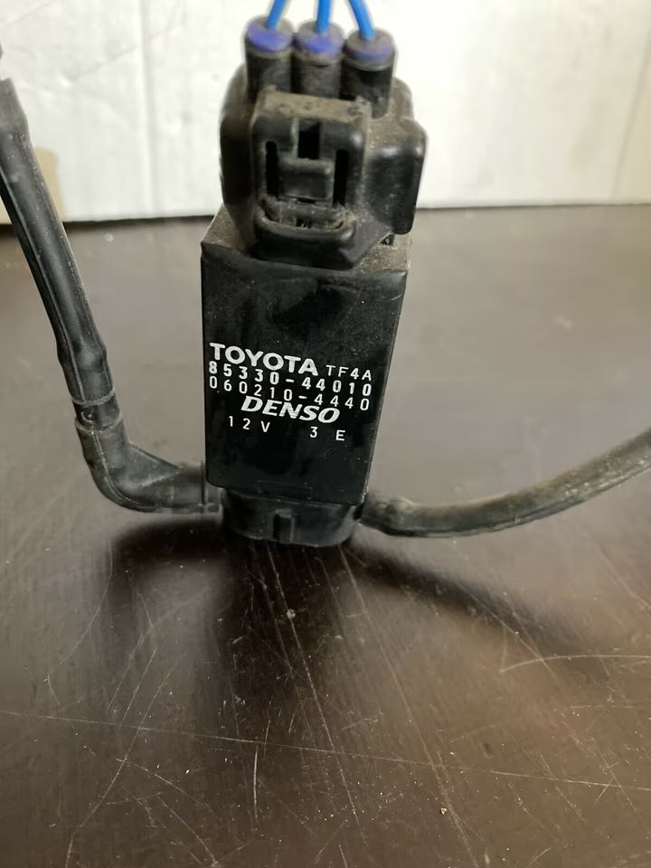 Toyota Corolla Verso E12 Wischwasserpumpe 85330-44010