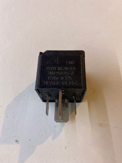 Relai 100 7M0951255A