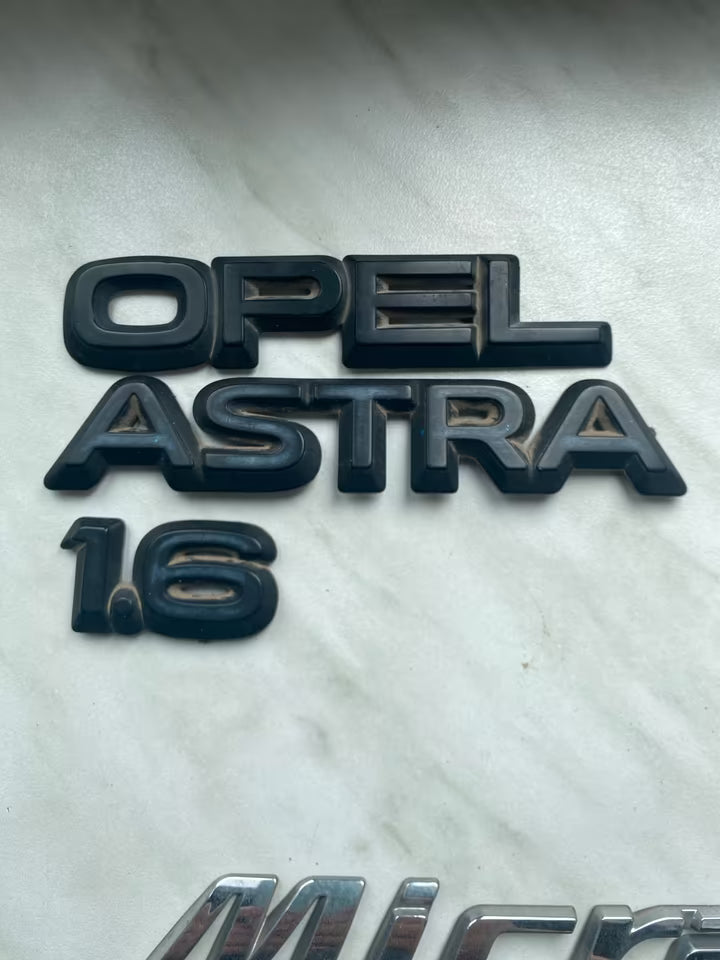 Opel Astra 1.6 Emblem schwarz 90243603