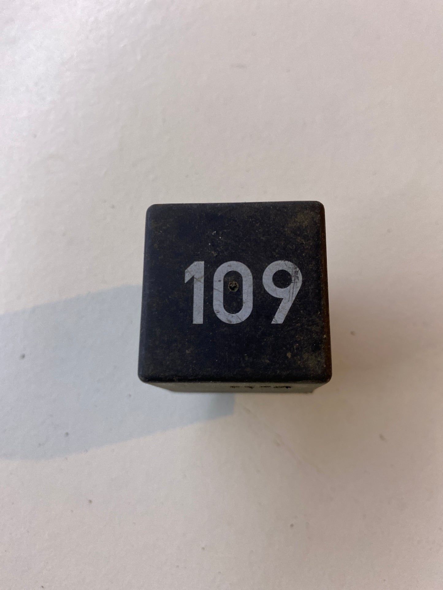 Relai Nr. 109 / 357906381A