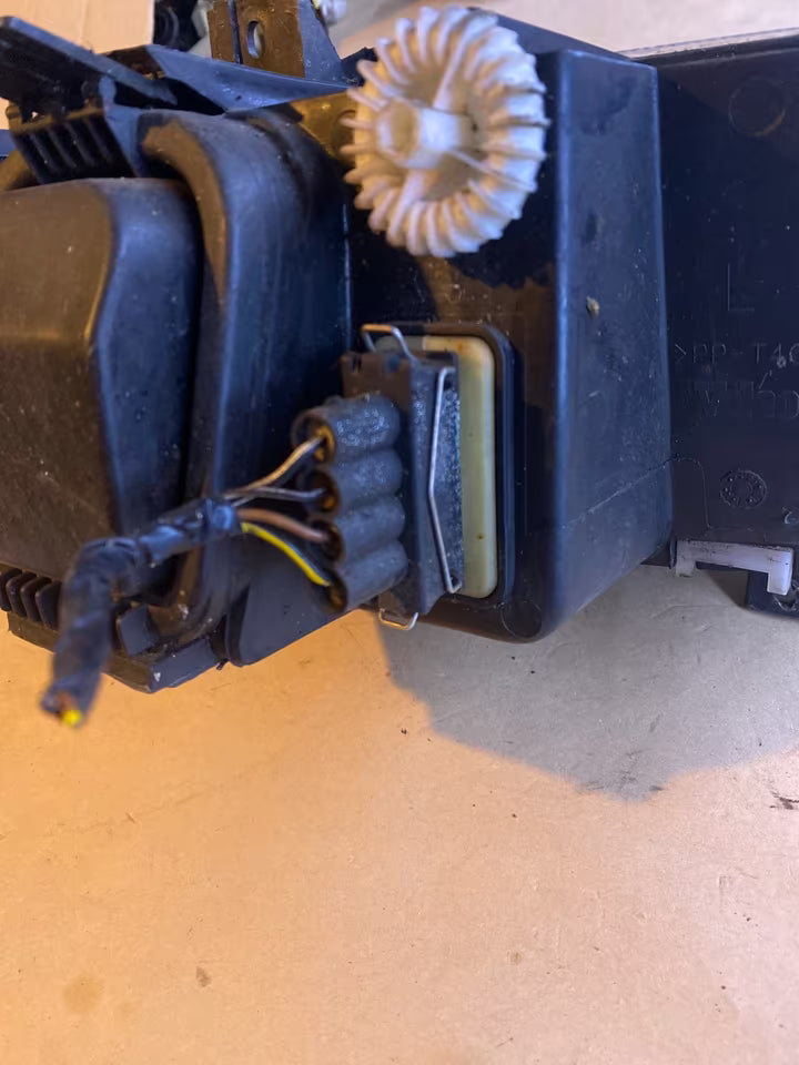 VW Caddy Scheinwerfer links 085818